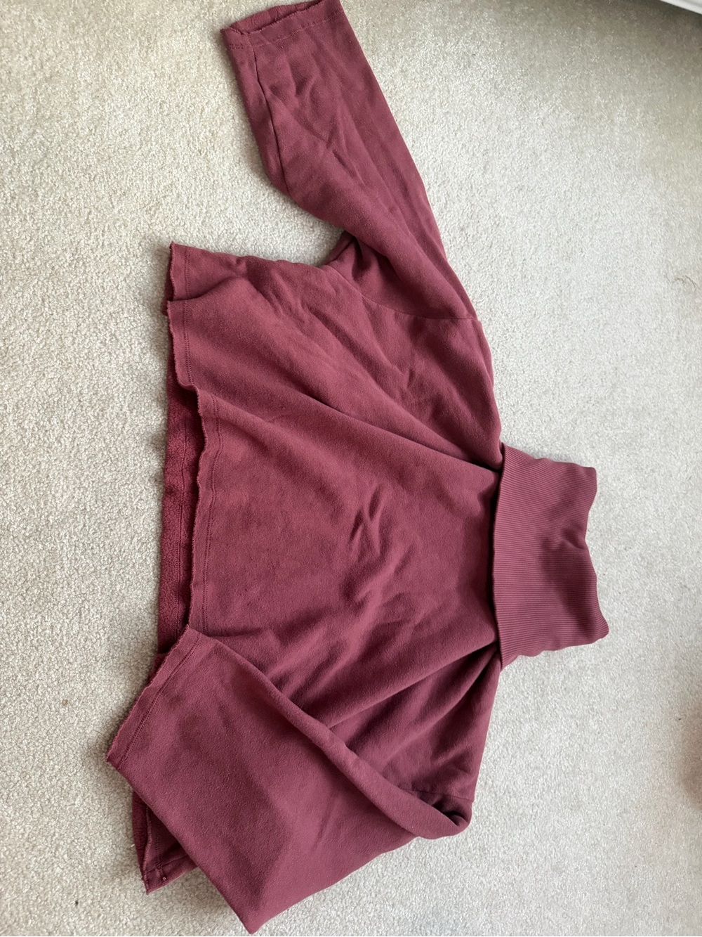 Cozy Turtleneck Crop Sweatshirt in Dusty Wine